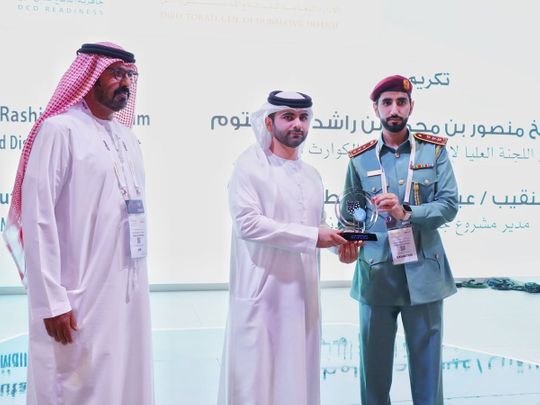 mansoor honours civil defence at intersec 