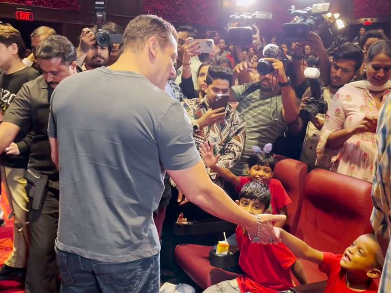 Salman Khan with children.