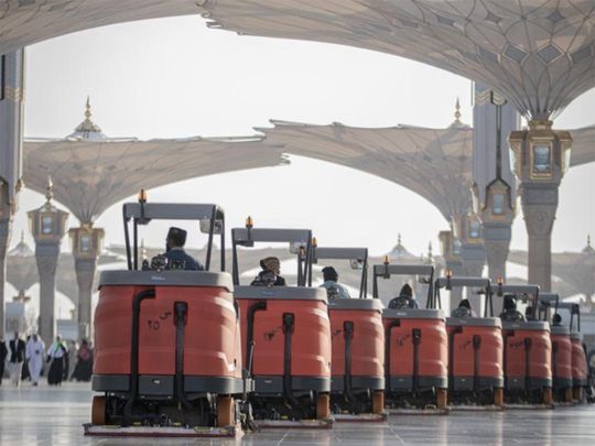 Saudi Arabia: Mobilisation as worshippers flock to Prophet’s Mosque in Medina during school break