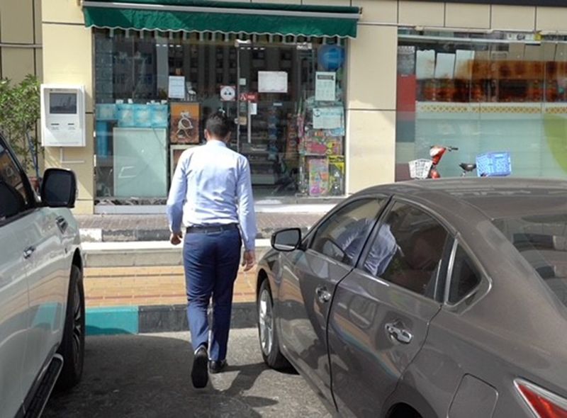 Gulf News grocery run leaving car engine on